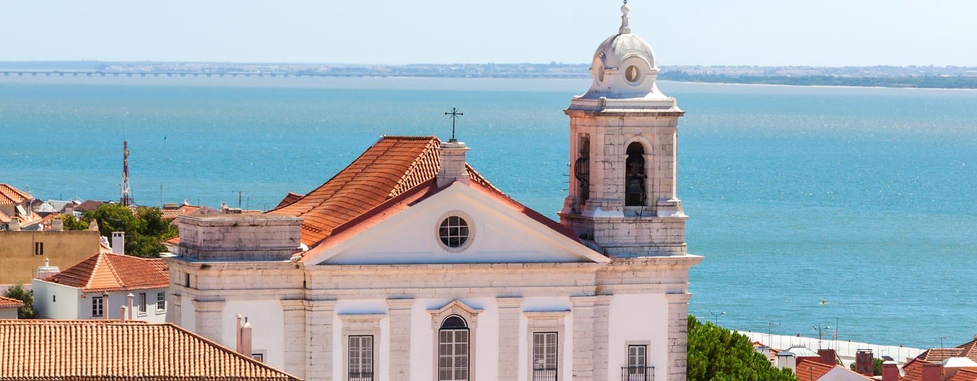 lever och jobbar i Lissabon