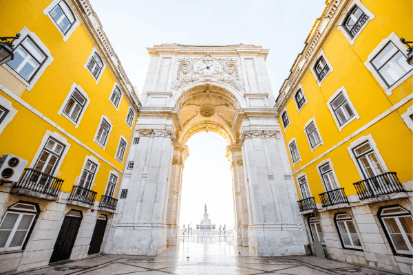 German-speaking hotel booking and sales expert for IHG in Lisbon