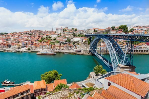 German-speaking-Customer-Service-Representative-in-Porto