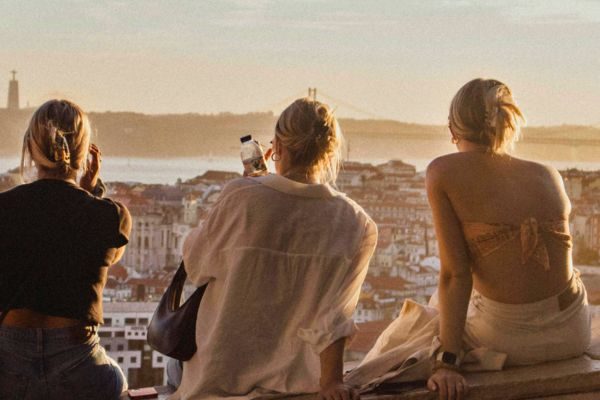 Lebe in Lissabon, unterstütze Kunden, entwickle deine Karriere