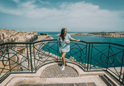 oplev-eventyret-som-kundesupportrepraesentant-paa-den-solrige-oe-malta